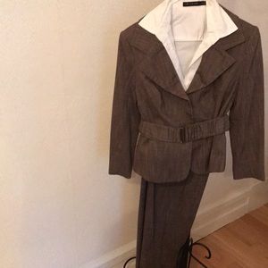 Like new! The Limited Brown pant suit with belt